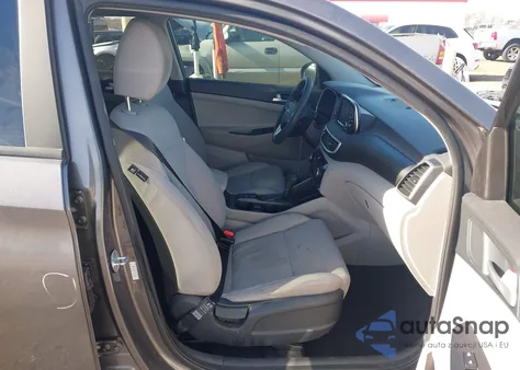 2020 Hyundai Tucson Value z USA, uszkodzony, nr VIN KM8J33A4XLU141326